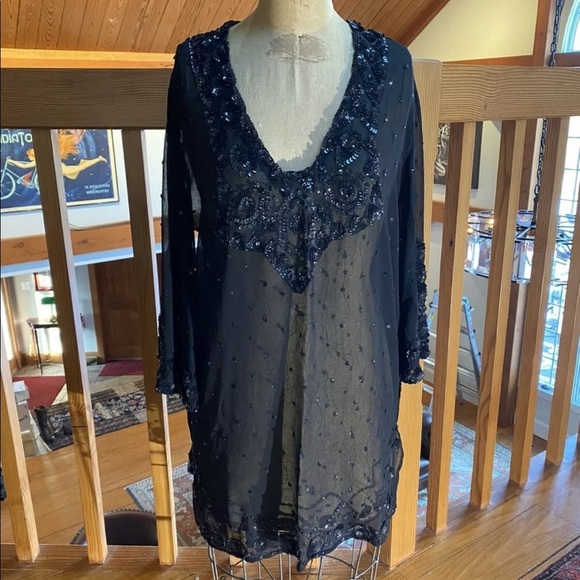 Newport News Tops - Newport News Black Sheer Sequin V-Neck Tunic Top Women’s Large NWT